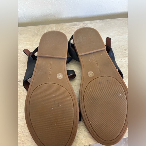 Lucky Brand black leather sandals - Picture 5 of 5